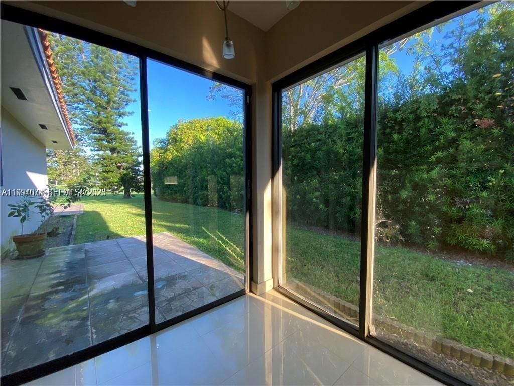 19740 W Saint Andrews Dr , Hialeah, FL 33015 Photo