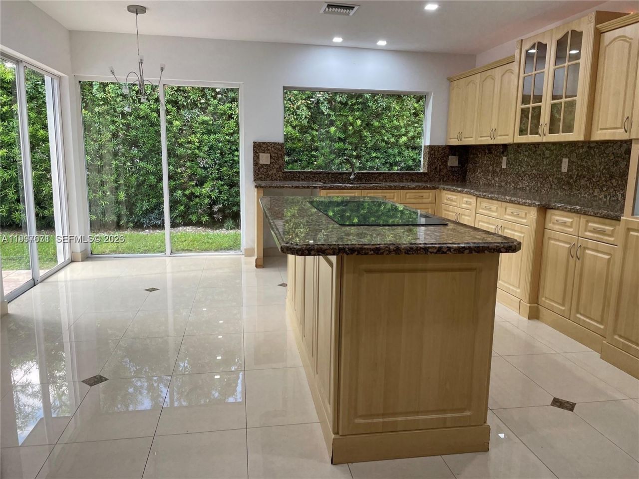 19740 W Saint Andrews Dr , Hialeah, FL 33015 Photo