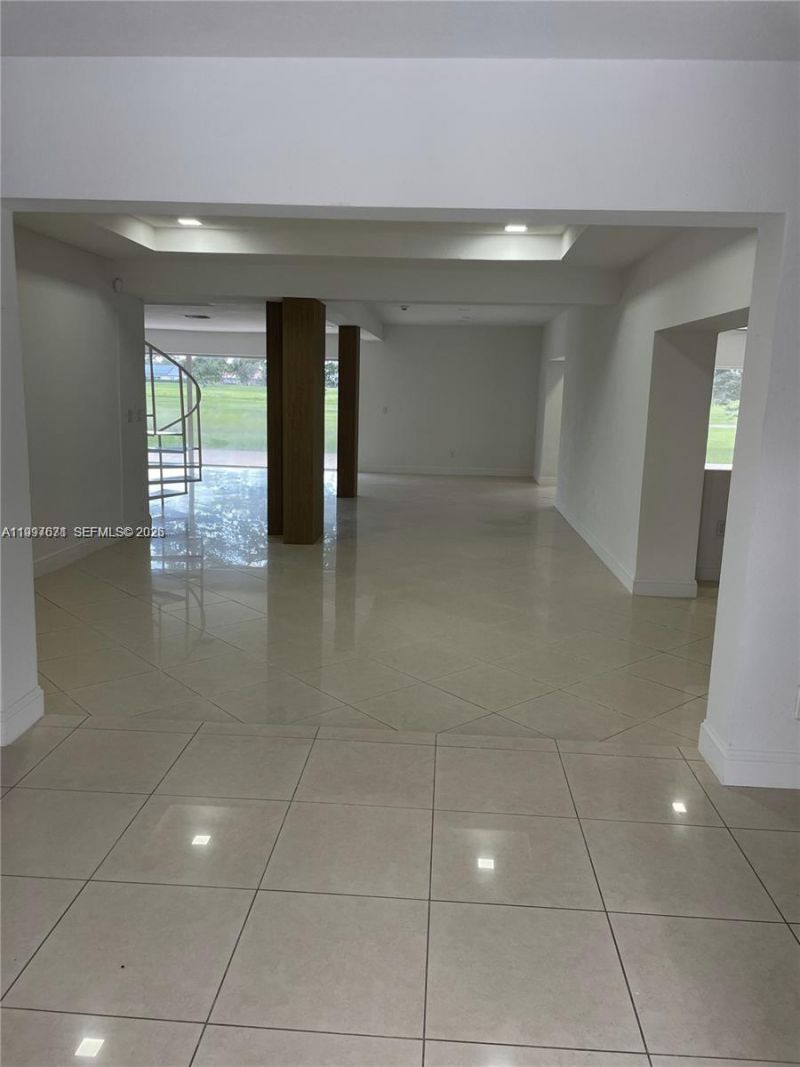 19740 W Saint Andrews Dr , Hialeah, FL 33015 Photo