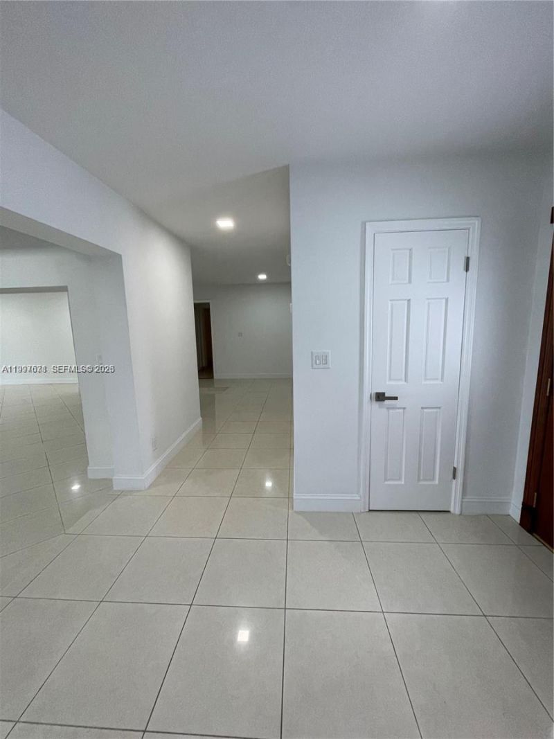 19740 W Saint Andrews Dr , Hialeah, FL 33015 Photo