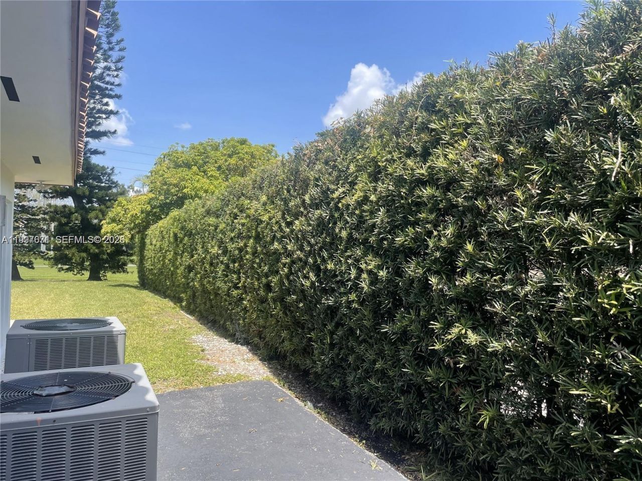 19740 W Saint Andrews Dr , Hialeah, FL 33015 Photo