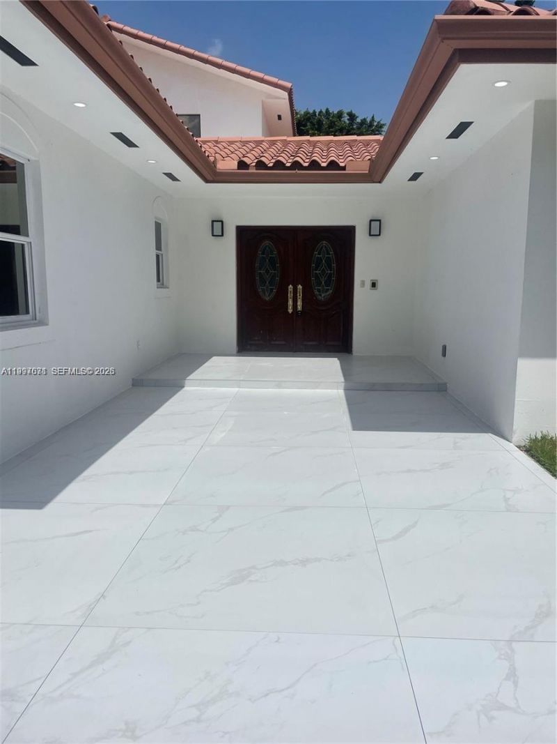 19740 W Saint Andrews Dr , Hialeah, FL 33015 Photo