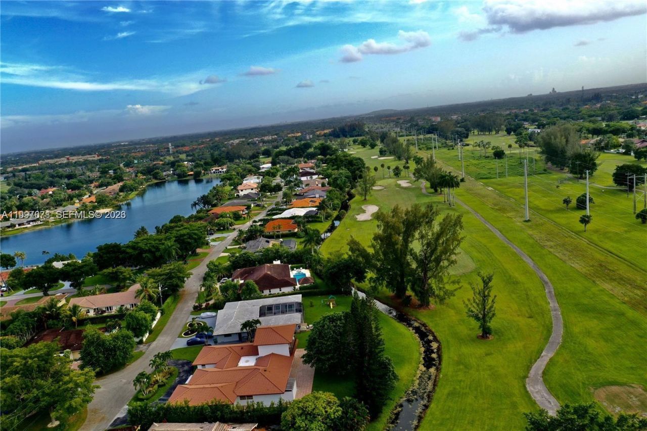 19740 W Saint Andrews Dr , Hialeah, FL 33015 Photo