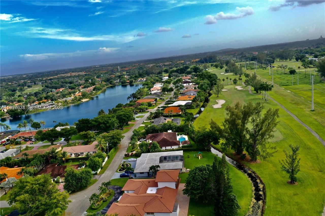 19740 W Saint Andrews Dr , Hialeah, FL 33015 Photo