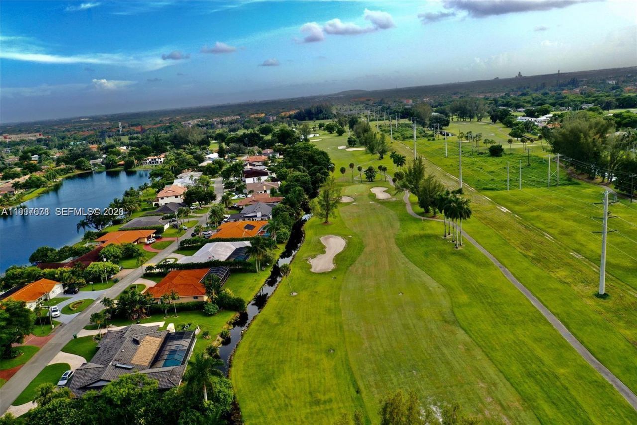 19740 W Saint Andrews Dr , Hialeah, FL 33015 Photo