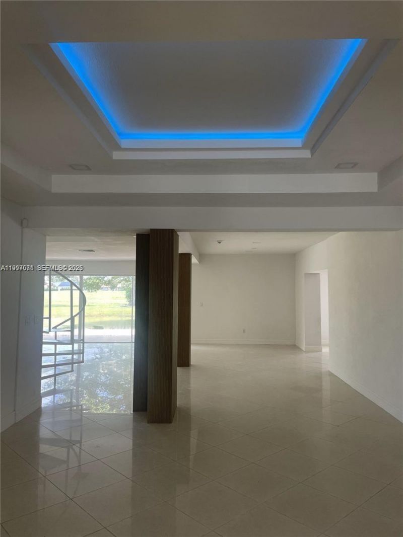 19740 W Saint Andrews Dr , Hialeah, FL 33015 Photo