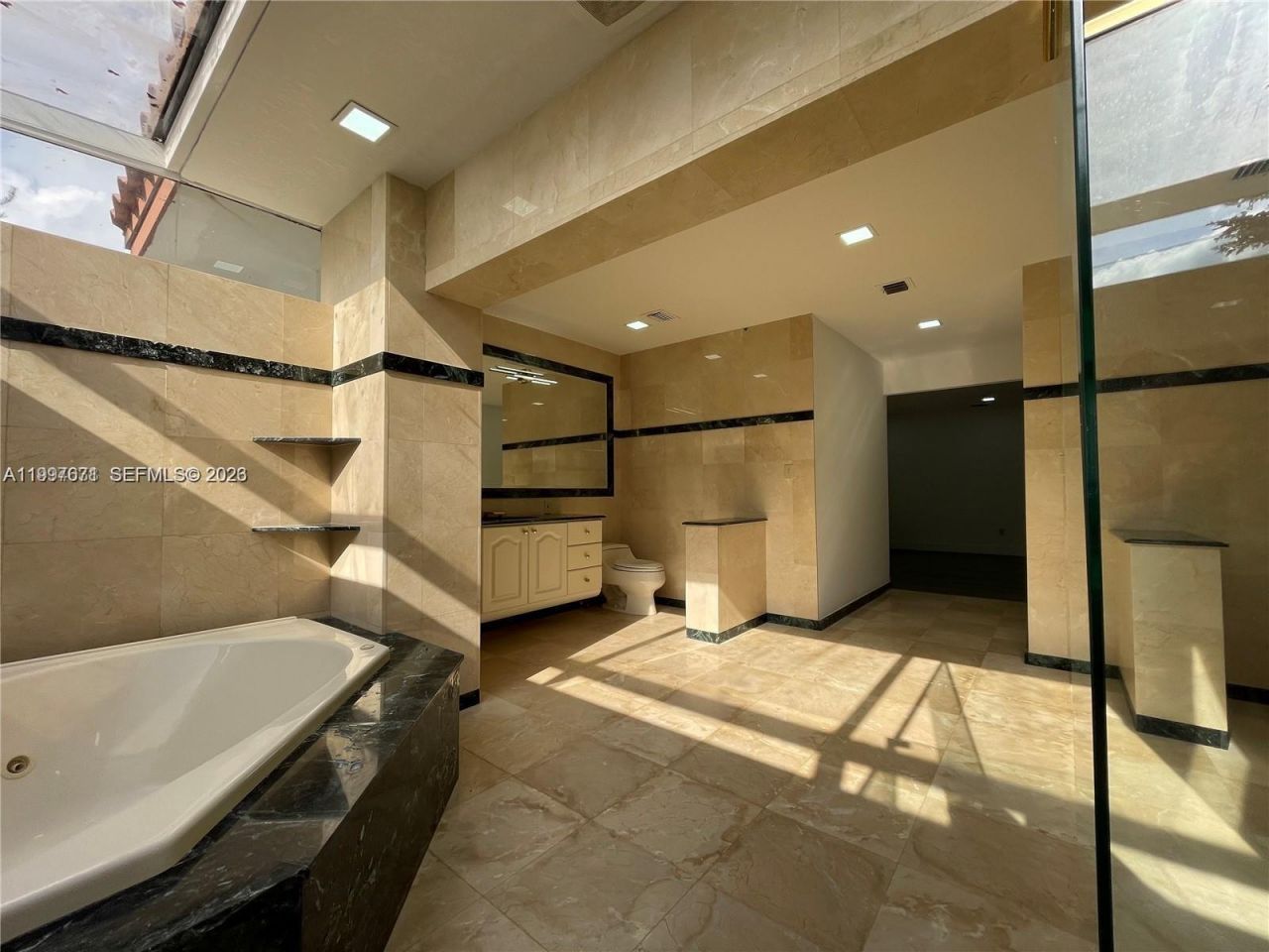 19740 W Saint Andrews Dr , Hialeah, FL 33015 Photo