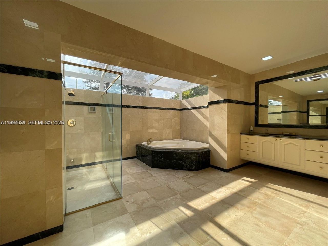 19740 W Saint Andrews Dr , Hialeah, FL 33015 Photo