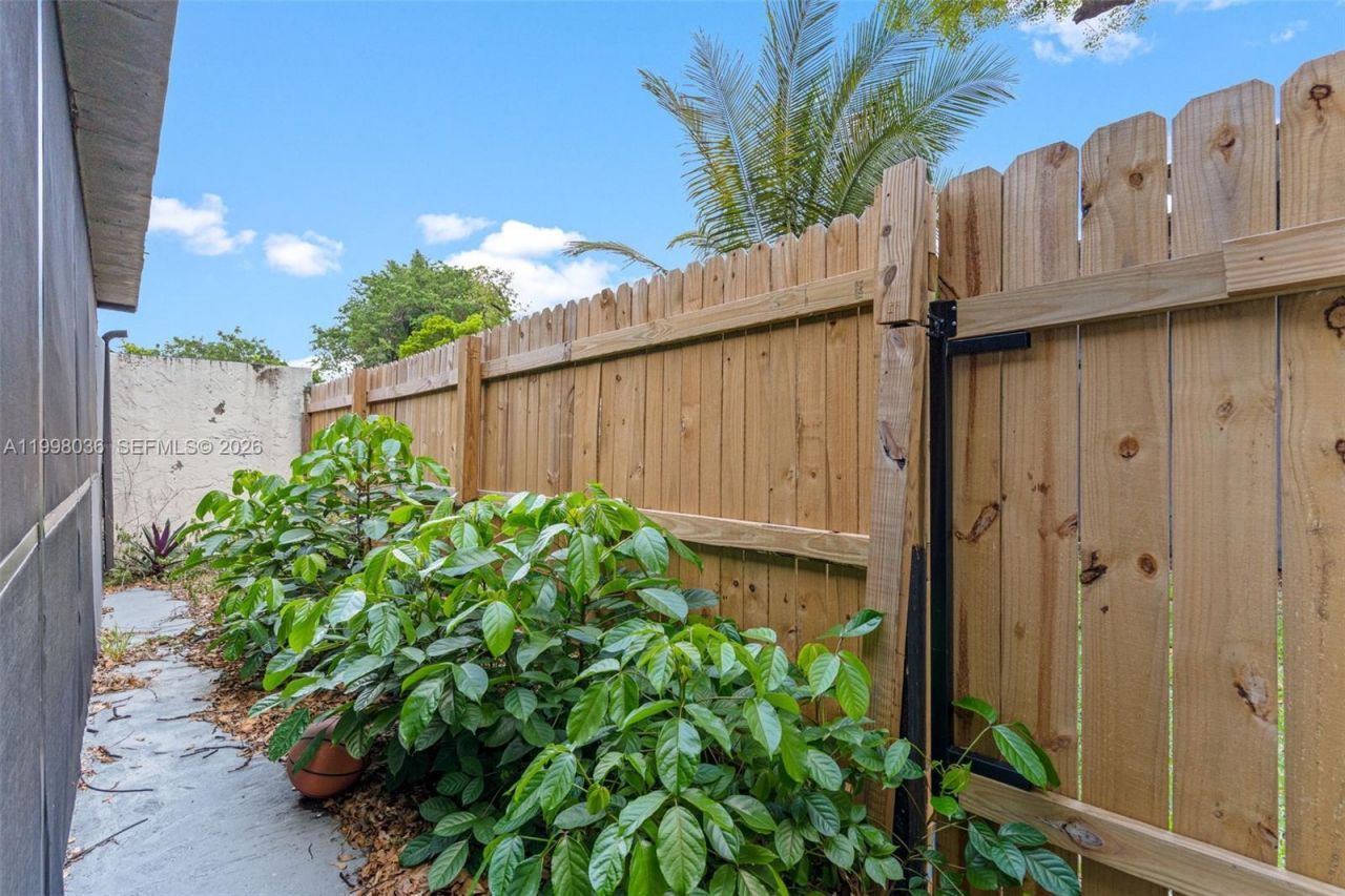 6916 SW 37th St, Unit 1-C, Miramar, FL 33023 Photo