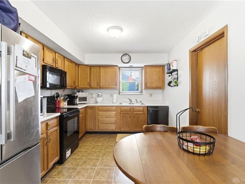 1562 Alameda Drive, Xenia, OH 45385 Photo 8