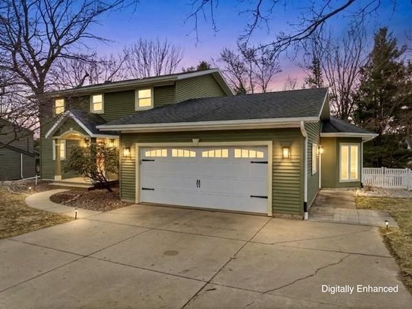 1012 W CHAPEL STREET, Marshfield, WI 54449