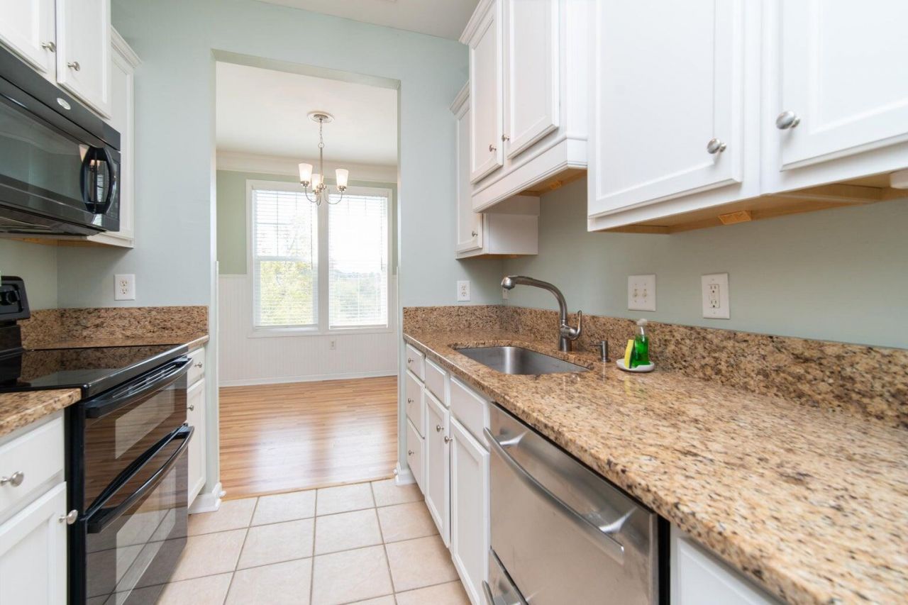 2333 Chatelain Way Photo 4