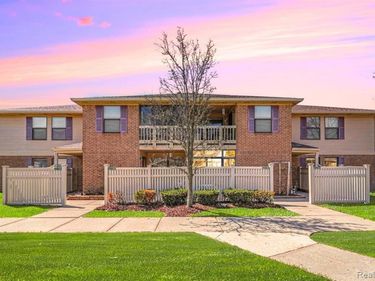 61156 Greenwood Drive, South Lyon, MI 48178