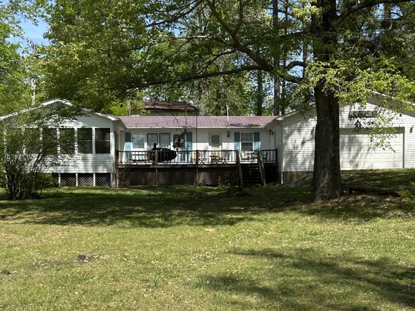 28 Cottage Cir, Linden, TN 37096