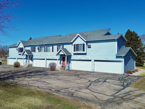 2901 32nd Street S, Moorhead, MN 56560