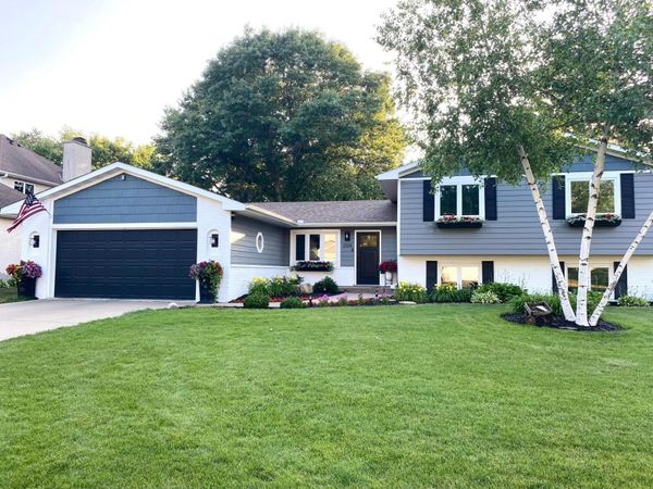 2129 Arkwright Street , Maplewood, MN 55117