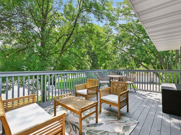 1042 Pontiac Lane, Chanhassen, MN 55317