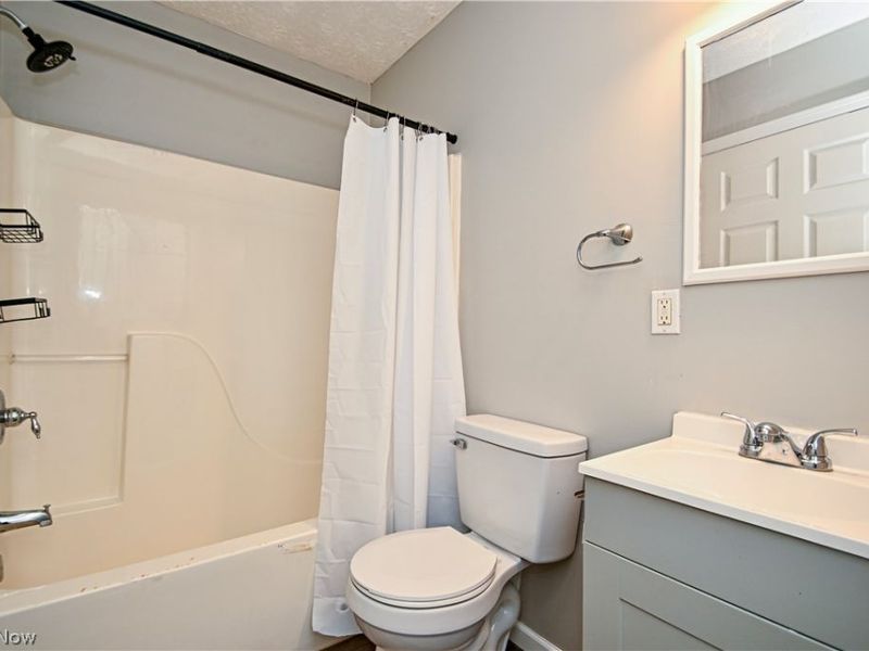 1240 W Waterloo Road , Akron, OH 44314 Photo 17