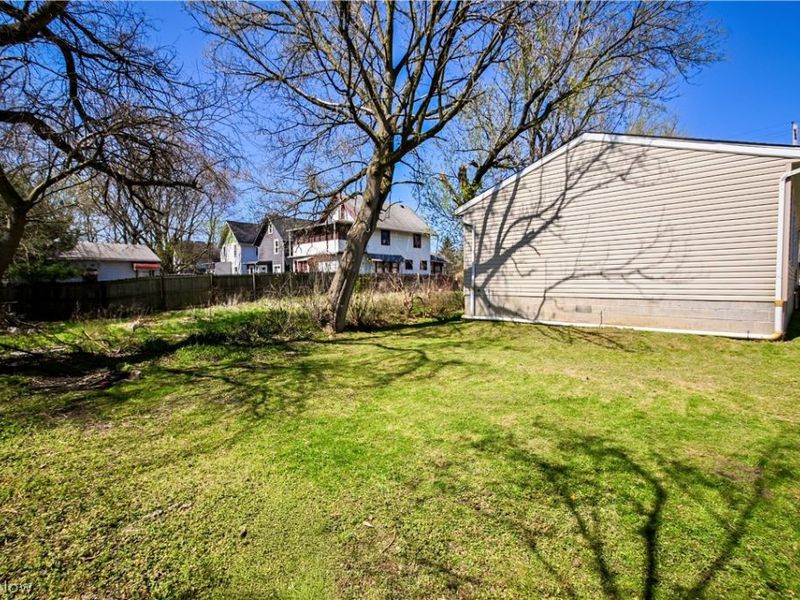 1240 W Waterloo Road , Akron, OH 44314 Photo 20