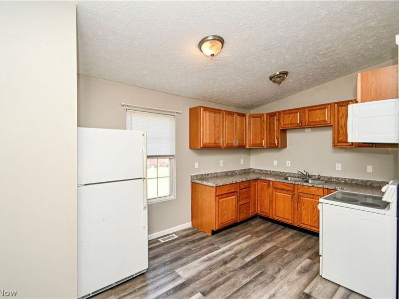 1240 W Waterloo Road , Akron, OH 44314 Photo 6