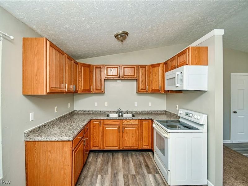 1240 W Waterloo Road , Akron, OH 44314 Photo 7