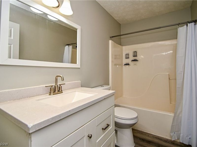 1240 W Waterloo Road , Akron, OH 44314 Photo 9