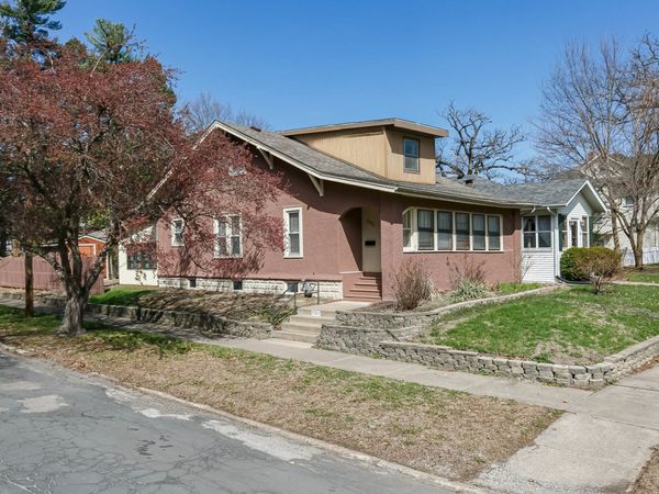 2501 20th Avenue , Rock Island, IL 61201