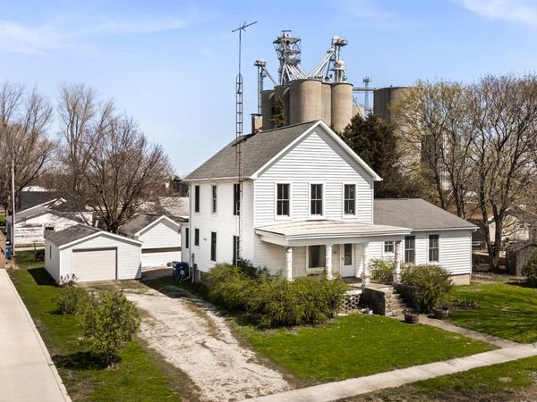 103 E Wood Street , Colfax, IL 61728