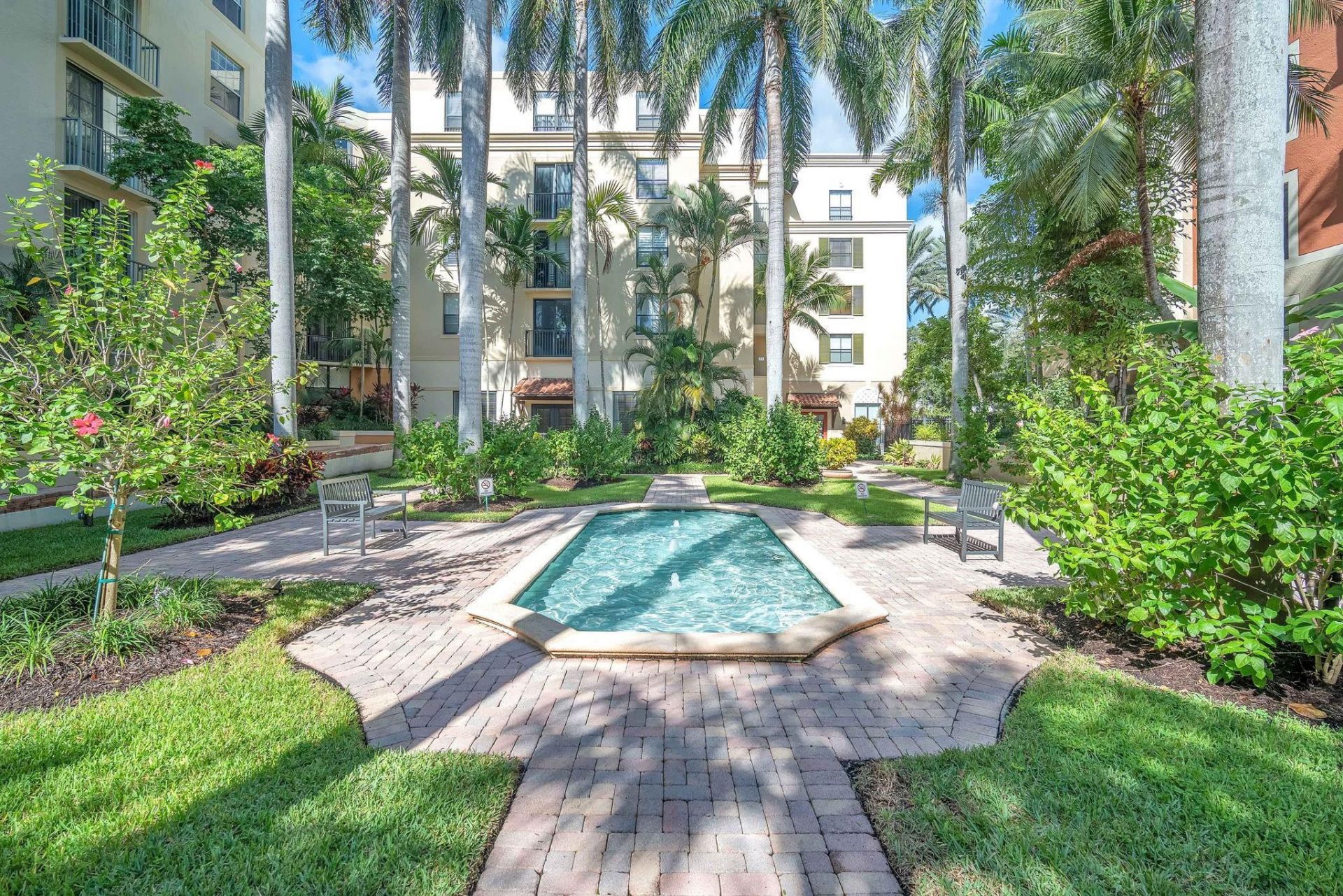 630 S Sapodilla Avenue, Unit 407, West Palm Beach, FL 33401 Photo