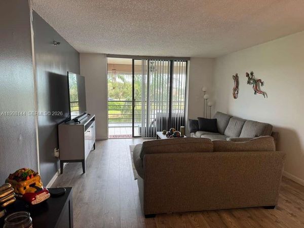 1200 Saint Charles Pl, Unit 321, Pembroke Pines, FL 33026