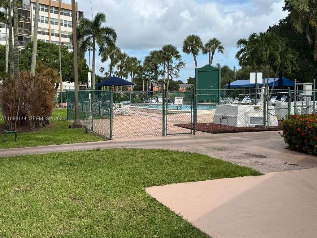 1200 Saint Charles Pl, Unit 321, Pembroke Pines, FL 33026 Photo