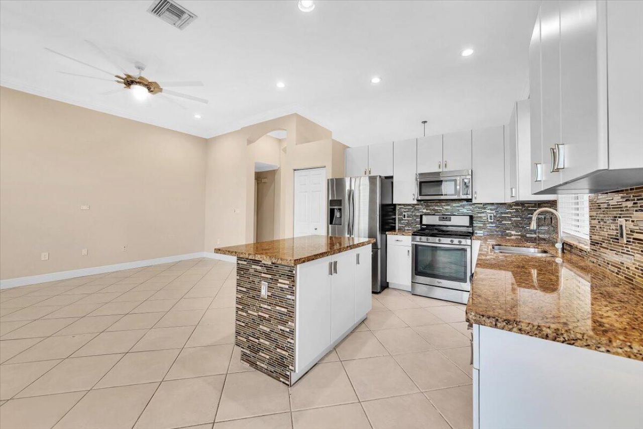 1808 NW 145th Terrace, Pembroke Pines, FL 33028 Photo