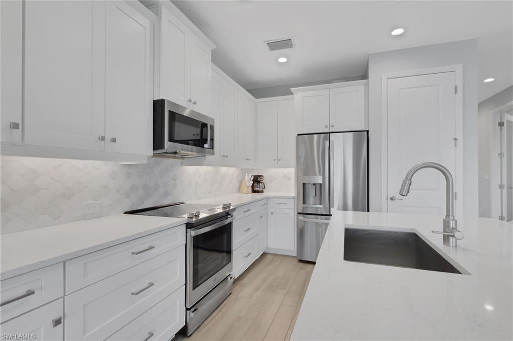 2633 Seychelles Cir, Unit 2305, Naples, FL 34112 Photo