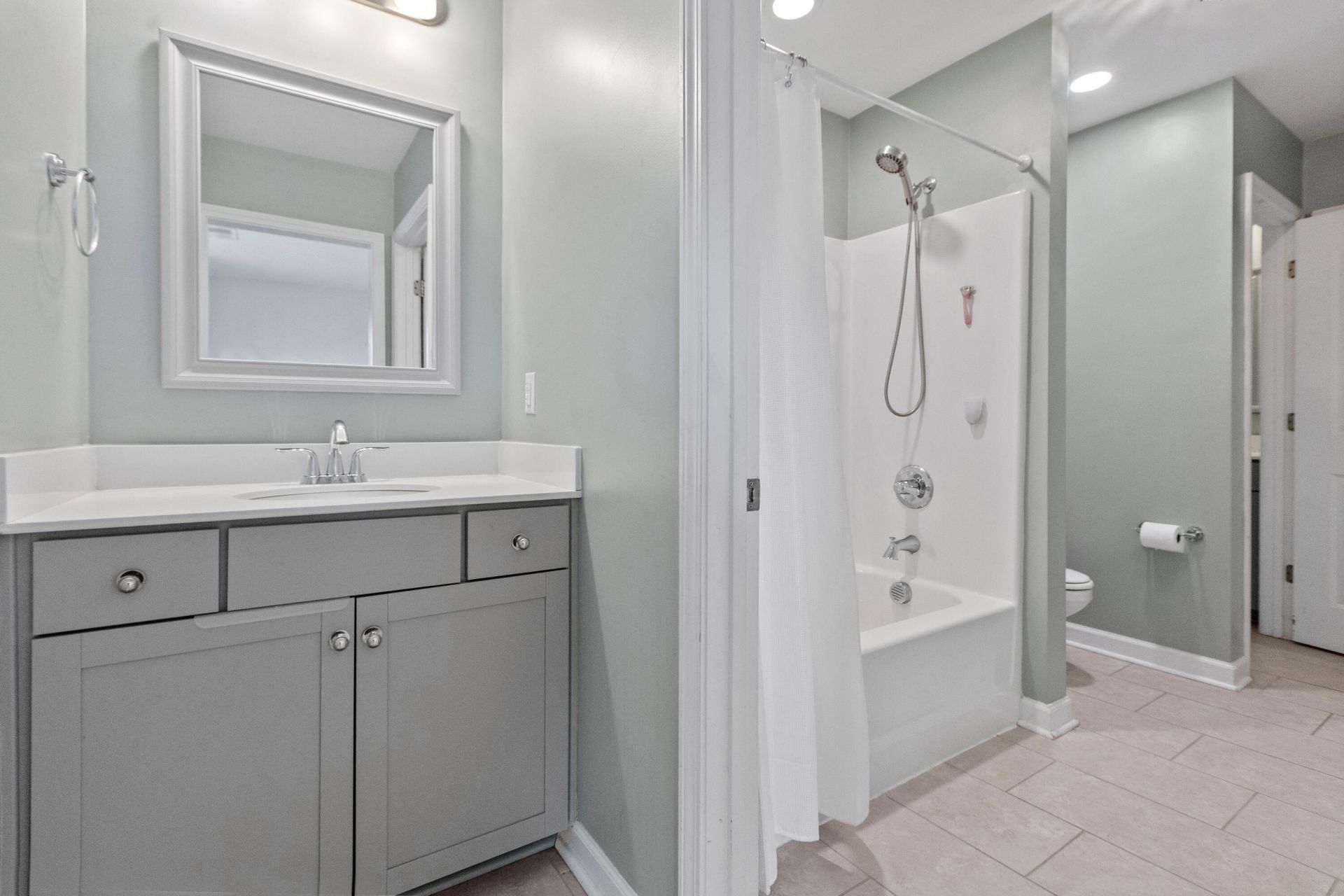 114 Rouen Lane Photo 43