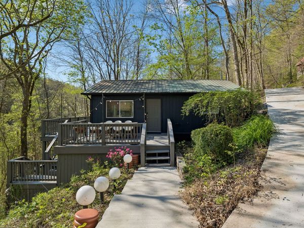 1407 Lakeside Dr , Smithville, TN 37166