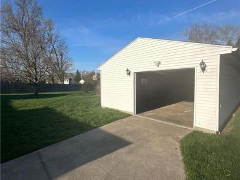 6121 Freeport Drive, Clayton, OH 45415 Photo 2