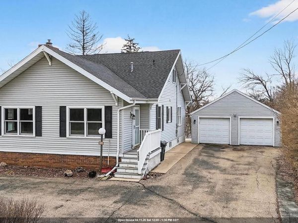 1721 W MAIN STREET, Little Chute, WI 54911