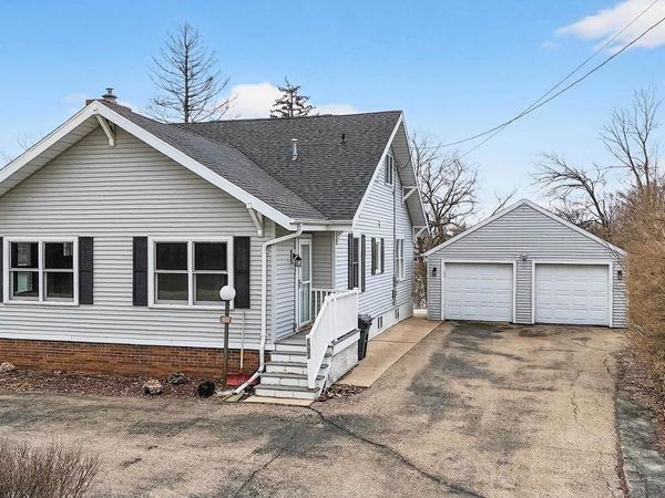 1721 W MAIN STREET, Little Chute, WI 54911
