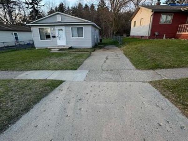 3013 Hampstead Drive, Flint, MI 48506