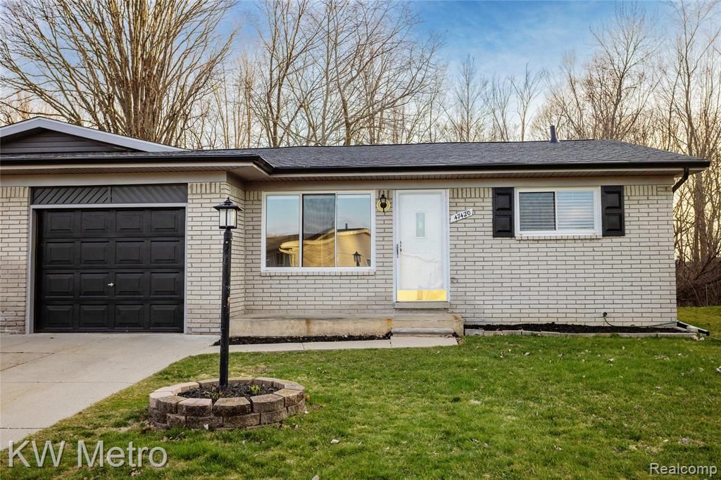 47420 Brent Court, Chesterfield Township, MI 48047 Main Photo