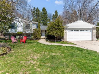 579 Fox River Drive, Bloomfield Twp, MI 48304