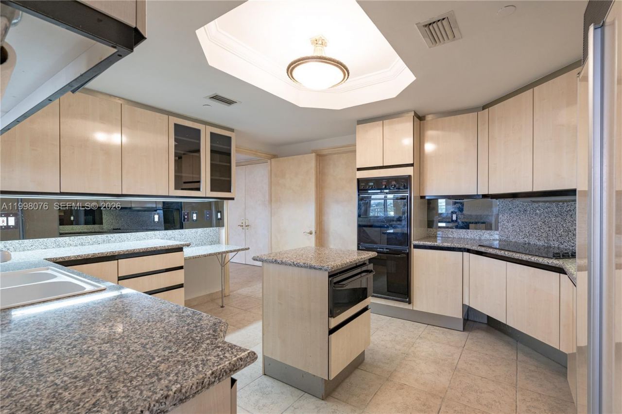 445 Grand Bay Dr, Unit 711, Key Biscayne, FL 33149 Photo