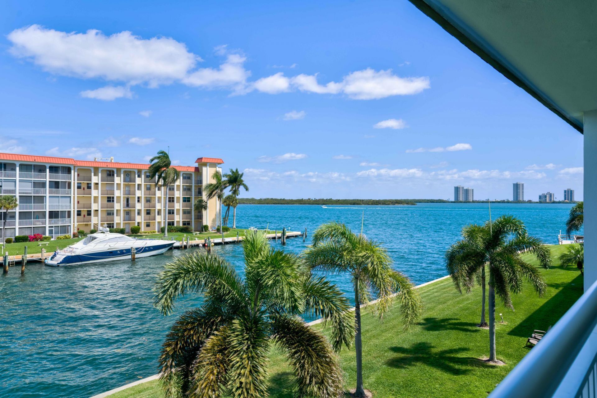 111 Shore Court, Unit 305, North Palm Beach, FL 33408 Photo