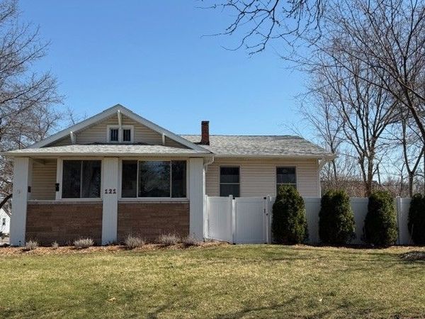 121 N Princeton Avenue , Villa Park, IL 60181