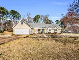 139 Lakeover W Columbus, MS 39702
