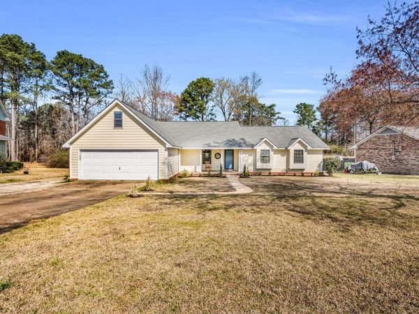 139 Lakeover W, Columbus, MS 39702