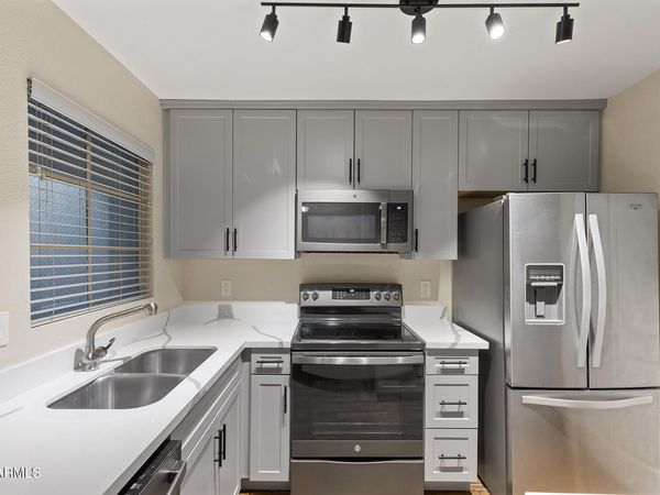 1880 E MORTEN Avenue, Unit 102, Phoenix, AZ 85020