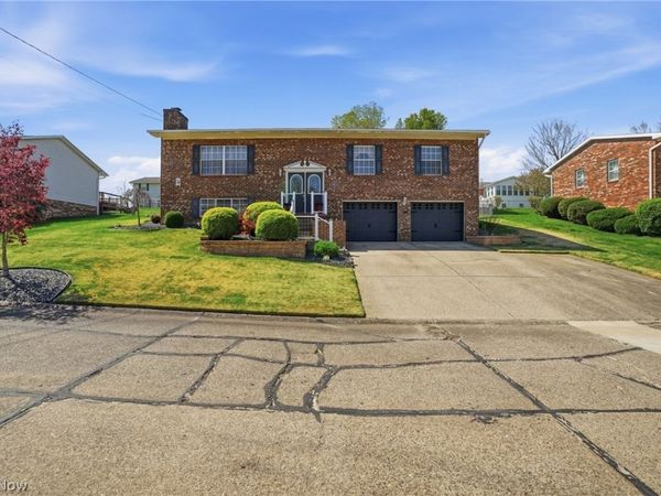 45 Oak Circle, Parkersburg, WV 26101