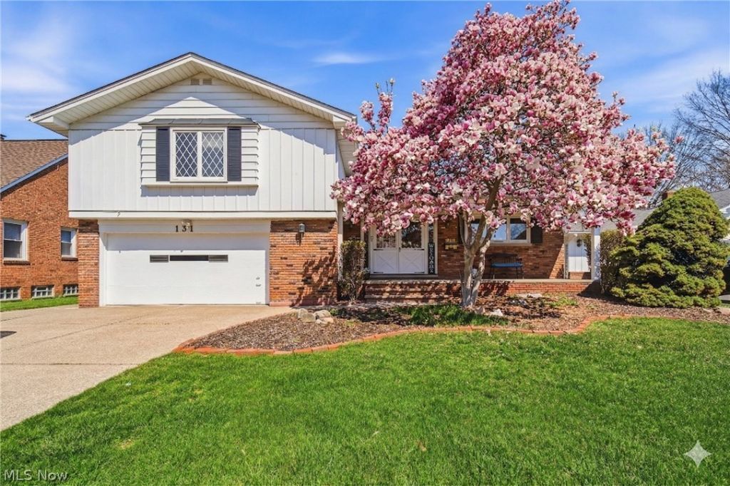 131 E 194th Street, Euclid, OH 44119 Main Photo