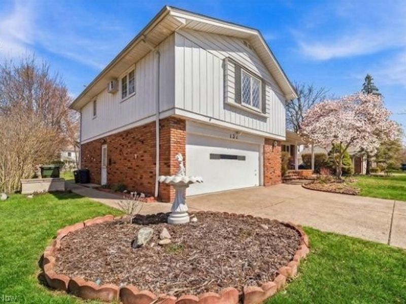 131 E 194th Street , Euclid, OH 44119 Photo 3